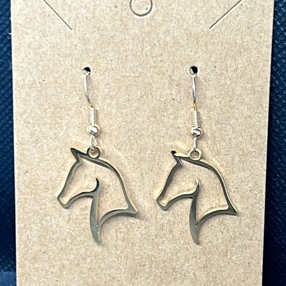 🔥🔥Gold tone horse dangle earring